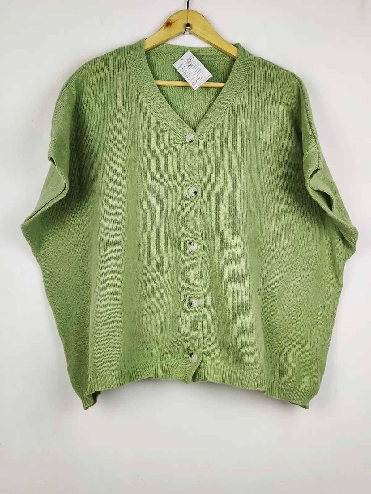 Buy online pre-used pre-loved 100% authentic & Original branded Unknown Brand (LS-17057) available in Pakistan. Top international brands avilable.