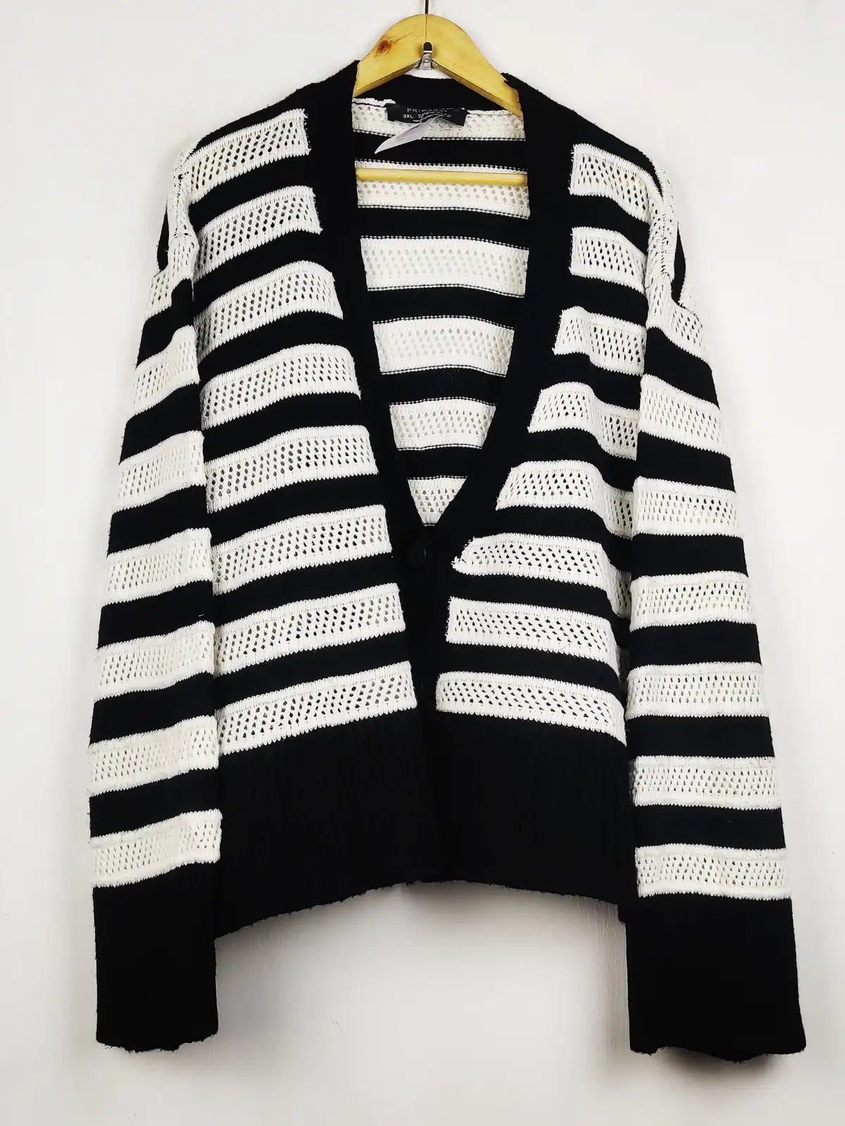 Buy online pre-used pre-loved 100% authentic & Original branded Primark (LS-17061) available in Pakistan. Top international brands avilable.