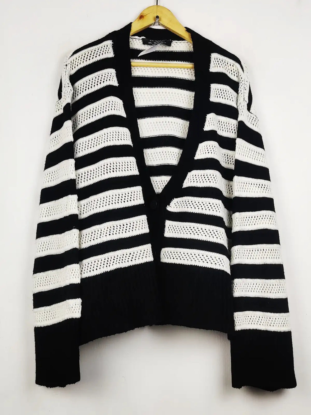 Buy online pre-used pre-loved 100% authentic & Original branded Primark (LS-17061) available in Pakistan. Top international brands avilable.