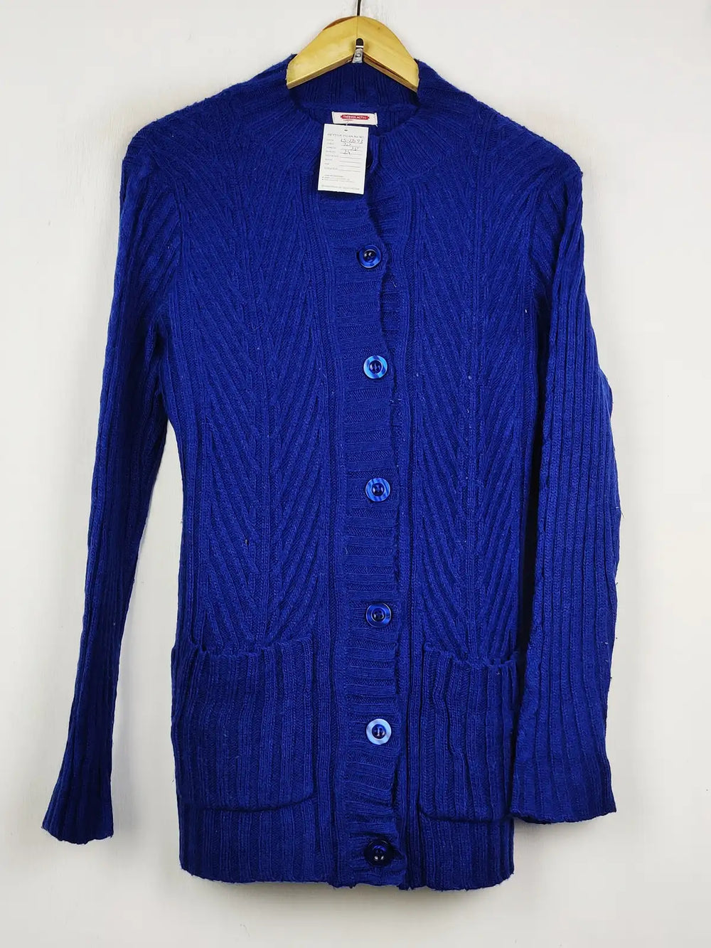 Buy online pre-used pre-loved 100% authentic & Original branded Damart (LS-17093) available in Pakistan. Top international brands avilable.