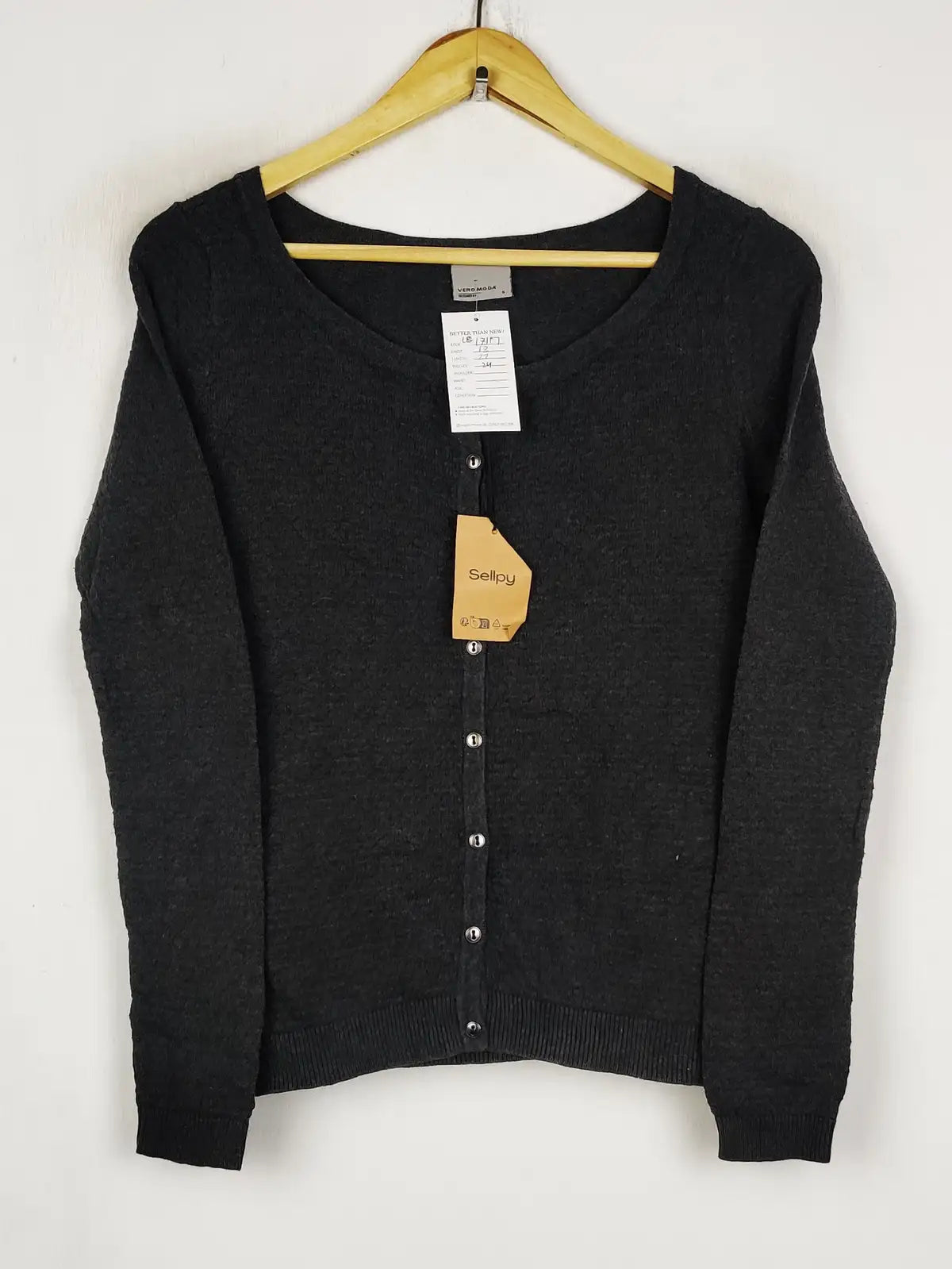 Buy online pre-used pre-loved 100% authentic & Original branded Vero Moda (LS-17117) available in Pakistan. Top international brands avilable.