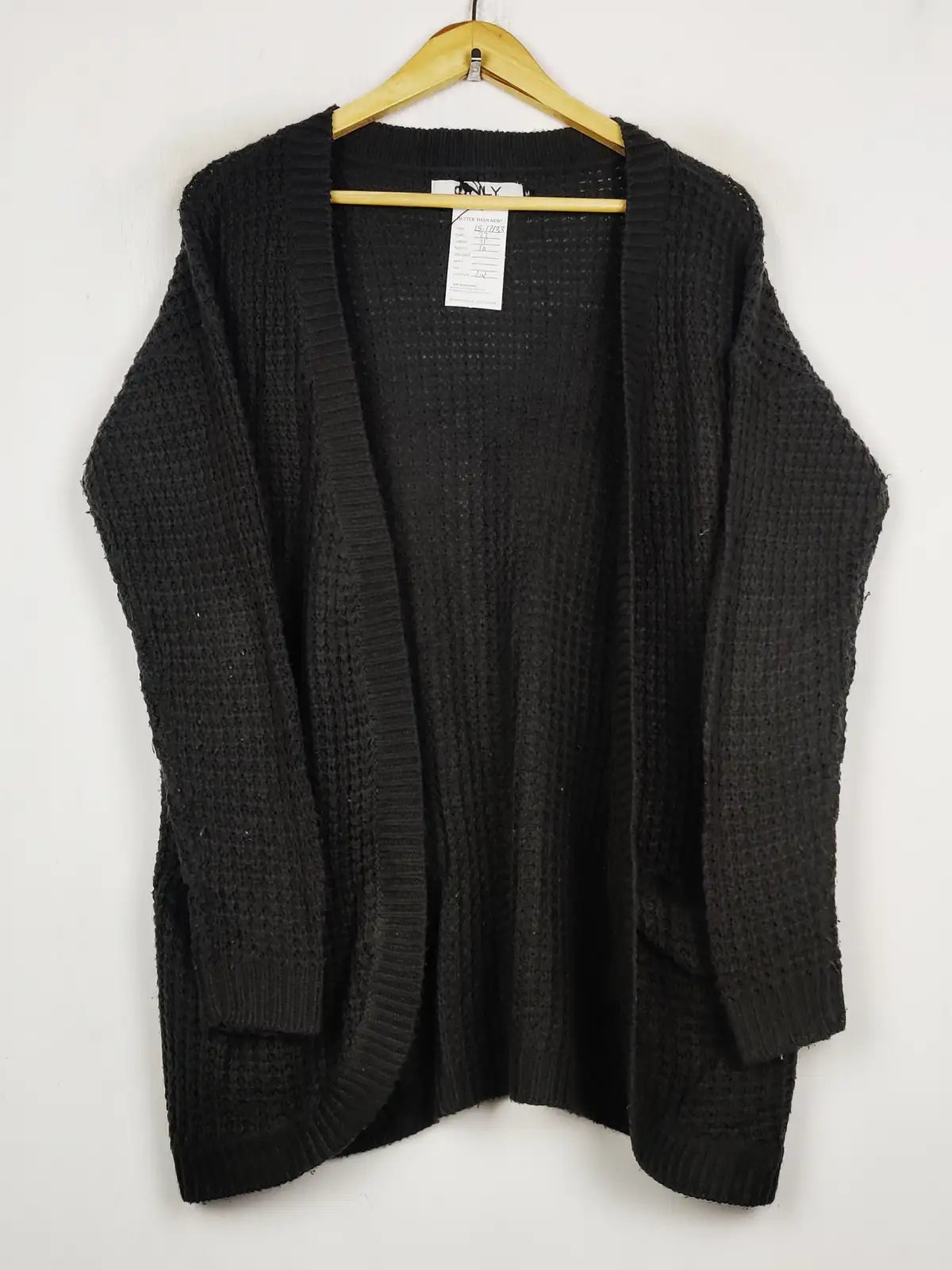 Buy online pre-used pre-loved 100% authentic & Original branded Only (LS-17133) available in Pakistan. Top international brands avilable.
