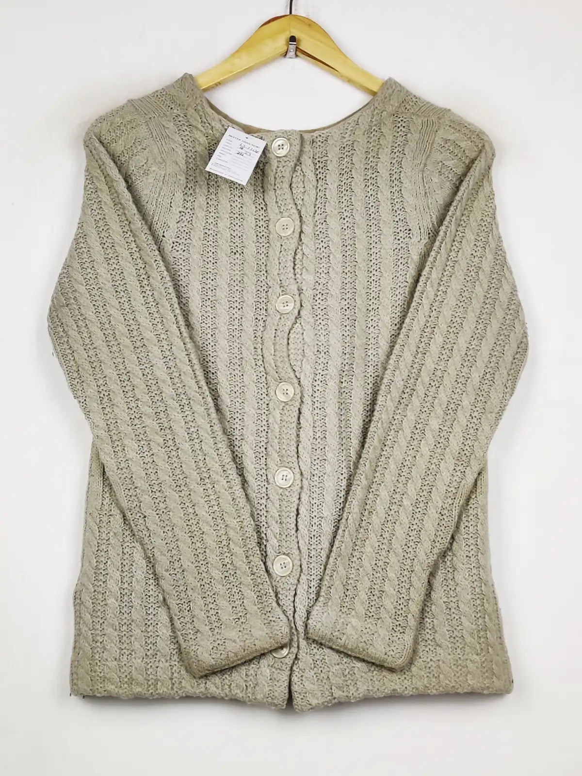 Buy online pre-used pre-loved 100% authentic & Original branded Unknown Brand (LS-17136) available in Pakistan. Top international brands avilable.