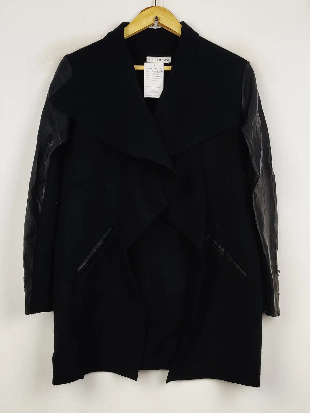 Buy online pre-used pre-loved 100% authentic & Original branded Gallery (LS-17144) available in Pakistan. Top international brands avilable.