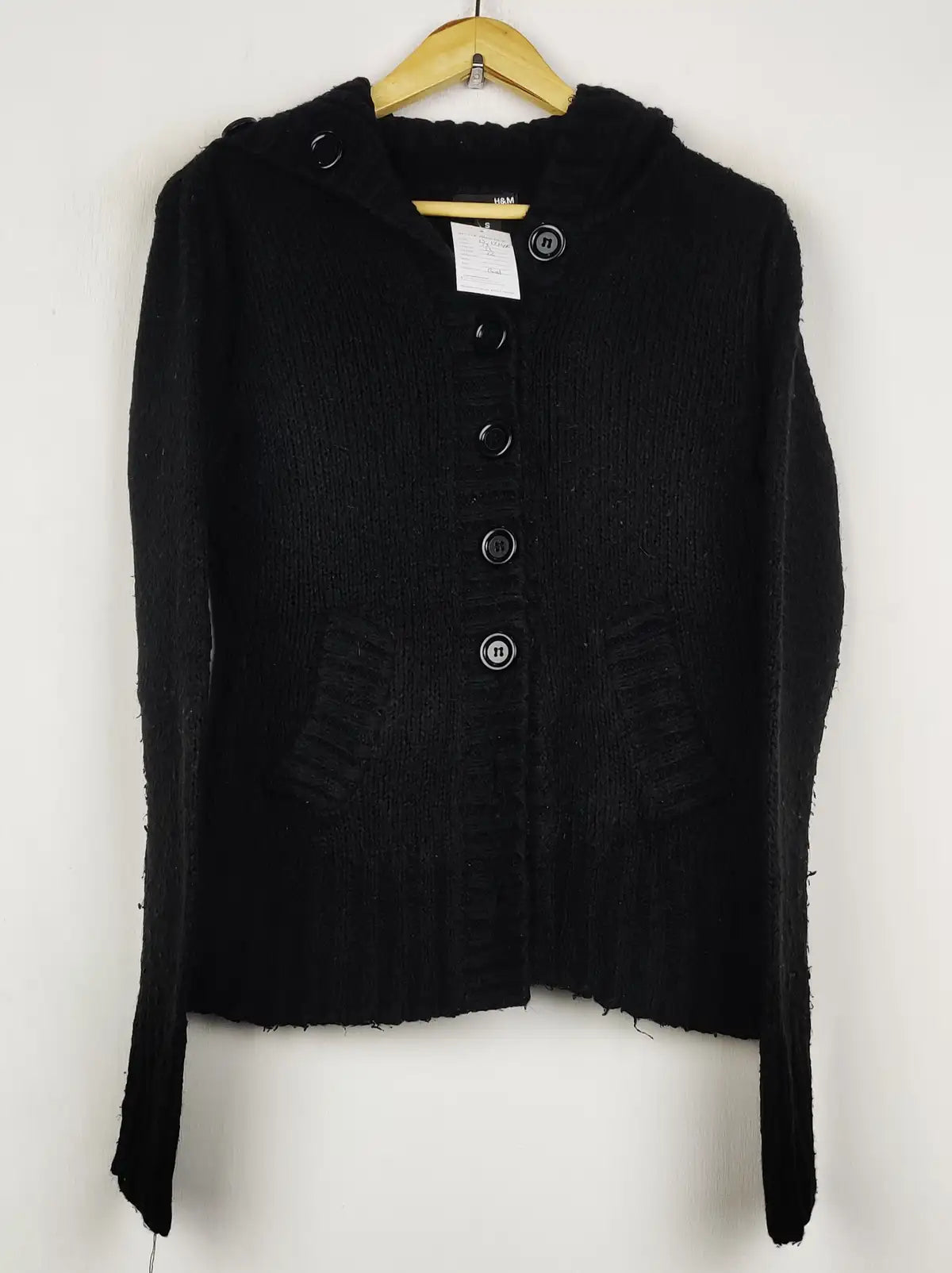 Buy online pre-used pre-loved 100% authentic & Original branded H&M (LS-17145) available in Pakistan. Top international brands avilable.