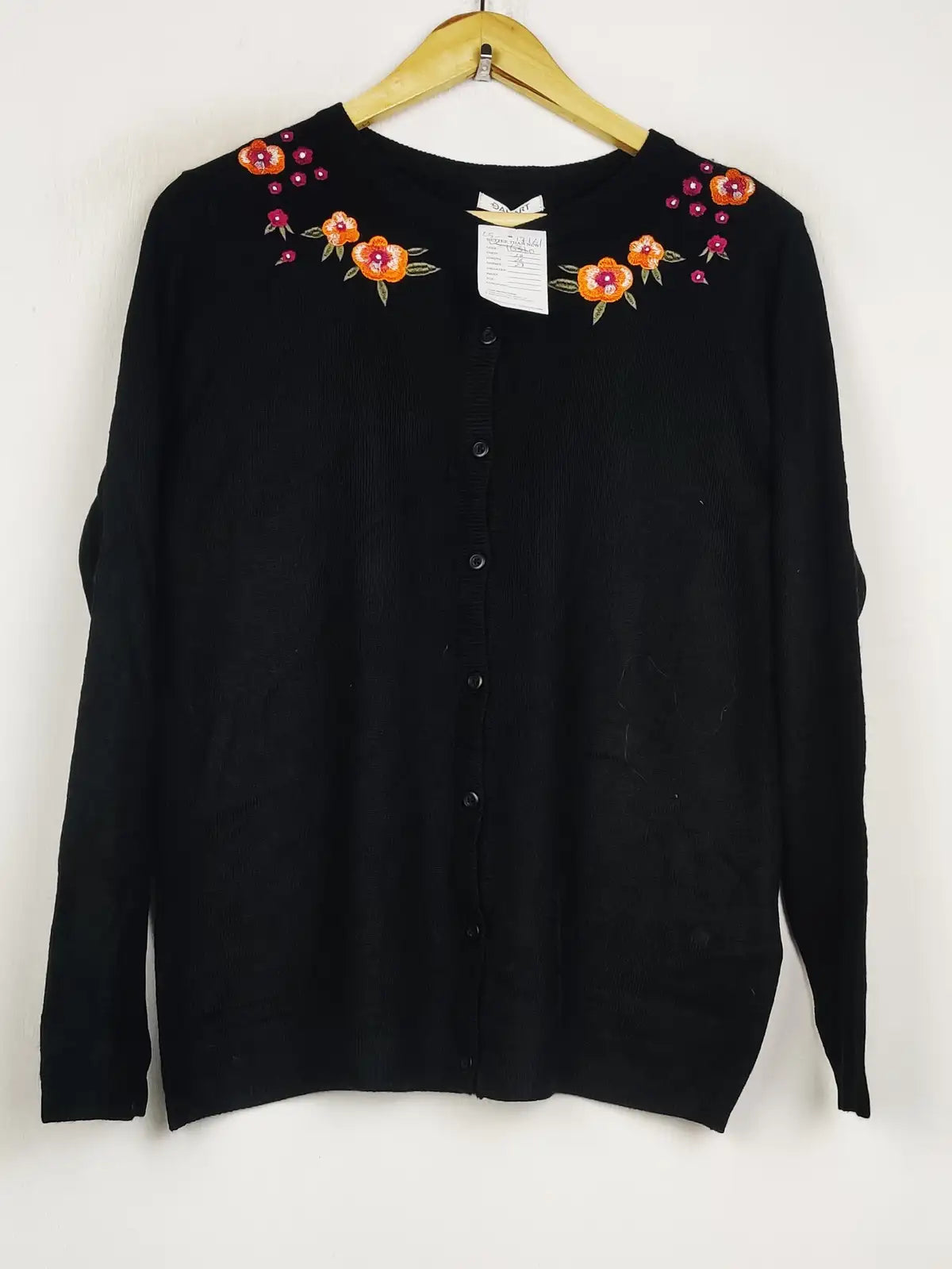 Buy online pre-used pre-loved 100% authentic & Original branded Damart (LS-17161) available in Pakistan. Top international brands avilable.