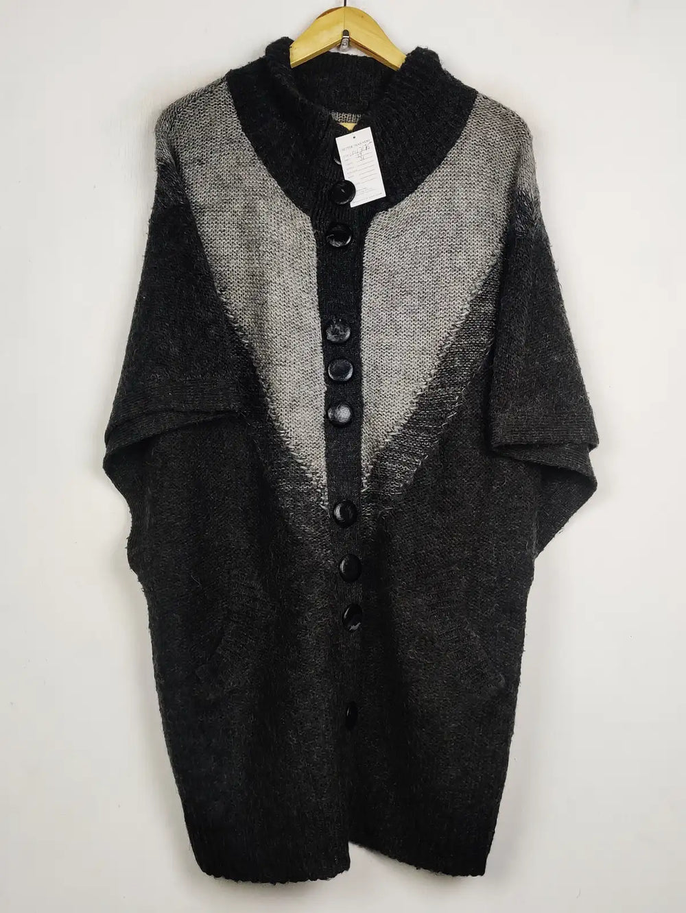 Buy online pre-used pre-loved 100% authentic & Original branded M Minimum (LS-17175) available in Pakistan. Top international brands avilable.