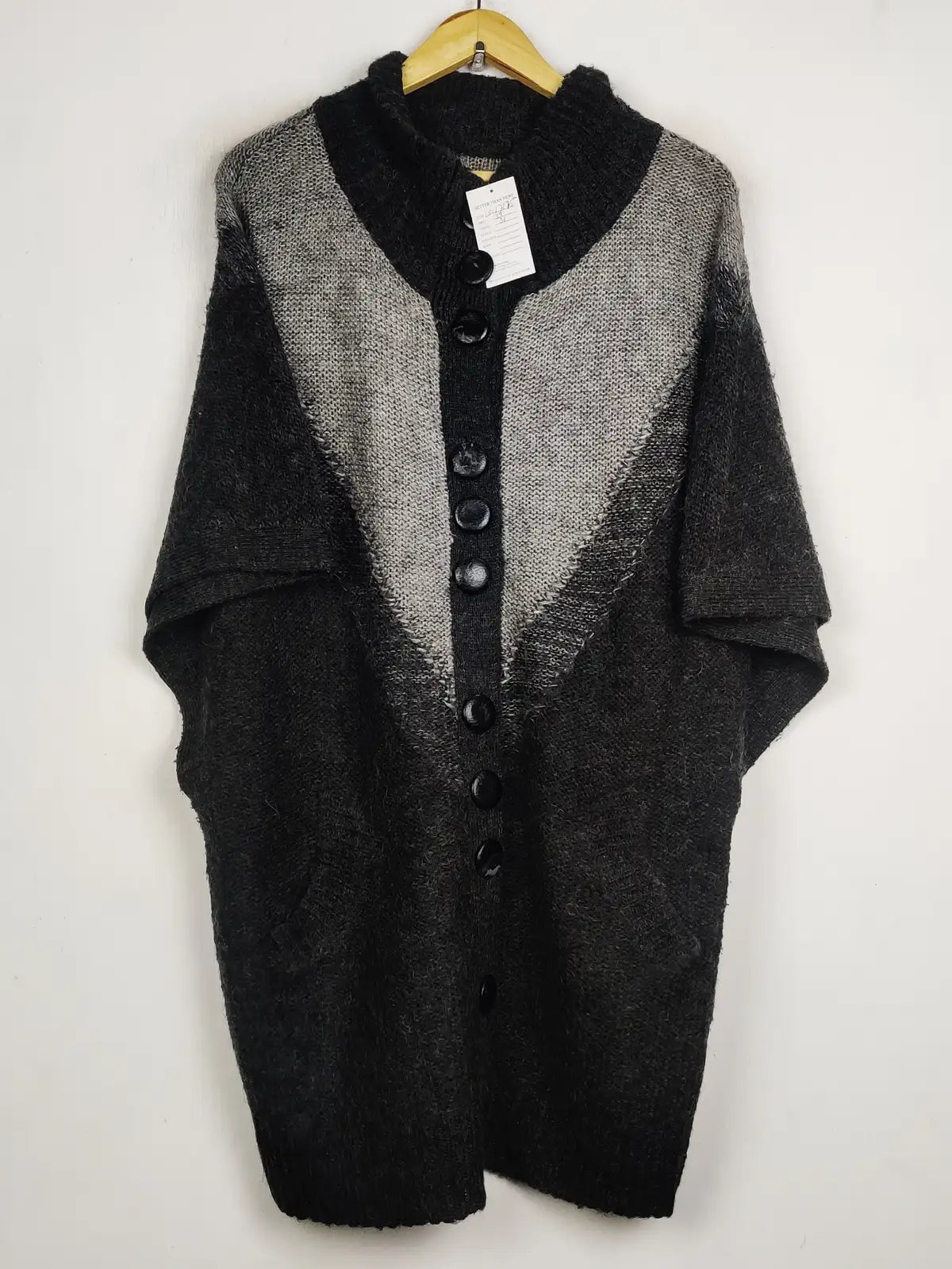 Buy online pre-used pre-loved 100% authentic & Original branded M Minimum (LS-17175) available in Pakistan. Top international brands avilable.