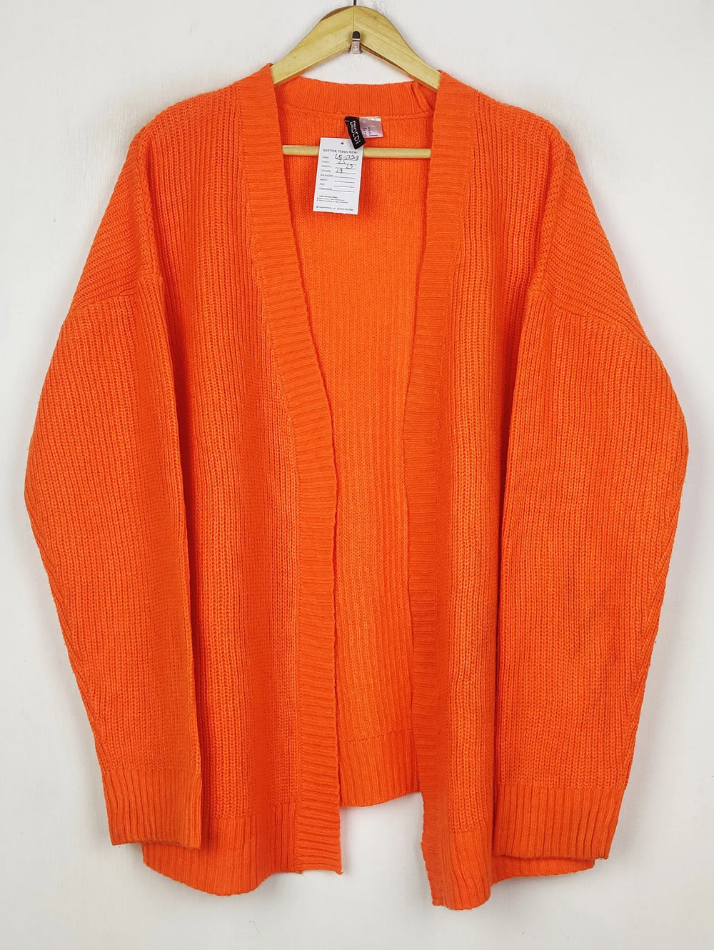 Buy online pre-used pre-loved 100% authentic & Original branded H&M (LS-17218) available in Pakistan. Top international brands avilable.