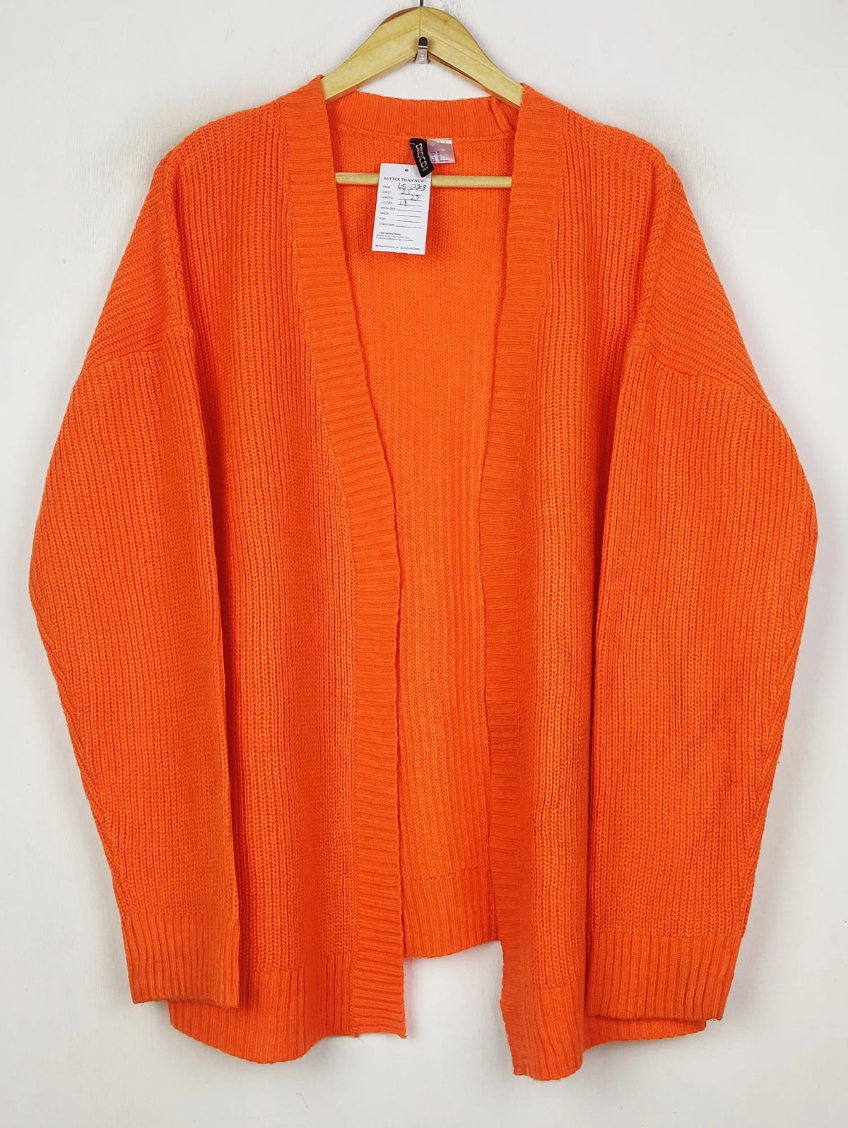 Buy online pre-used pre-loved 100% authentic & Original branded H&M (LS-17218) available in Pakistan. Top international brands avilable.
