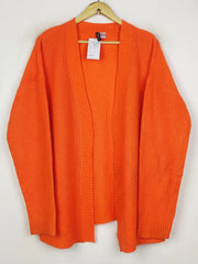 Buy online pre-used pre-loved 100% authentic & Original branded H&M (LS-17218) available in Pakistan. Top international brands avilable.