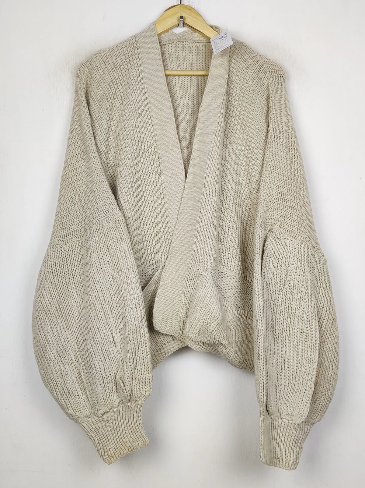 Buy online pre-used pre-loved 100% authentic & Original branded Unknown Brand (LS-17231) available in Pakistan. Top international brands avilable.