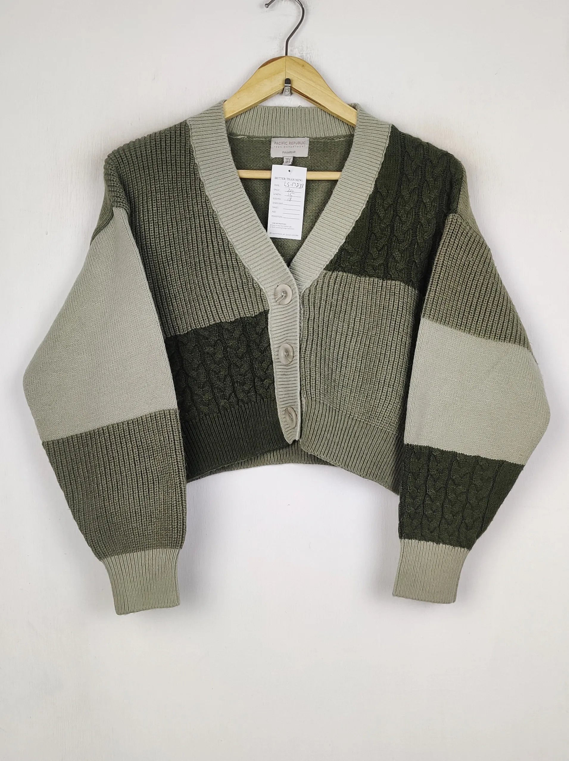 Buy online pre-used pre-loved 100% authentic & Original branded Pull & Bear (LS-17238) available in Pakistan. Top international brands avilable.