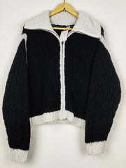 Buy online pre-used pre-loved 100% authentic & Original branded H&M (LS-17250) available in Pakistan. Top international brands avilable.