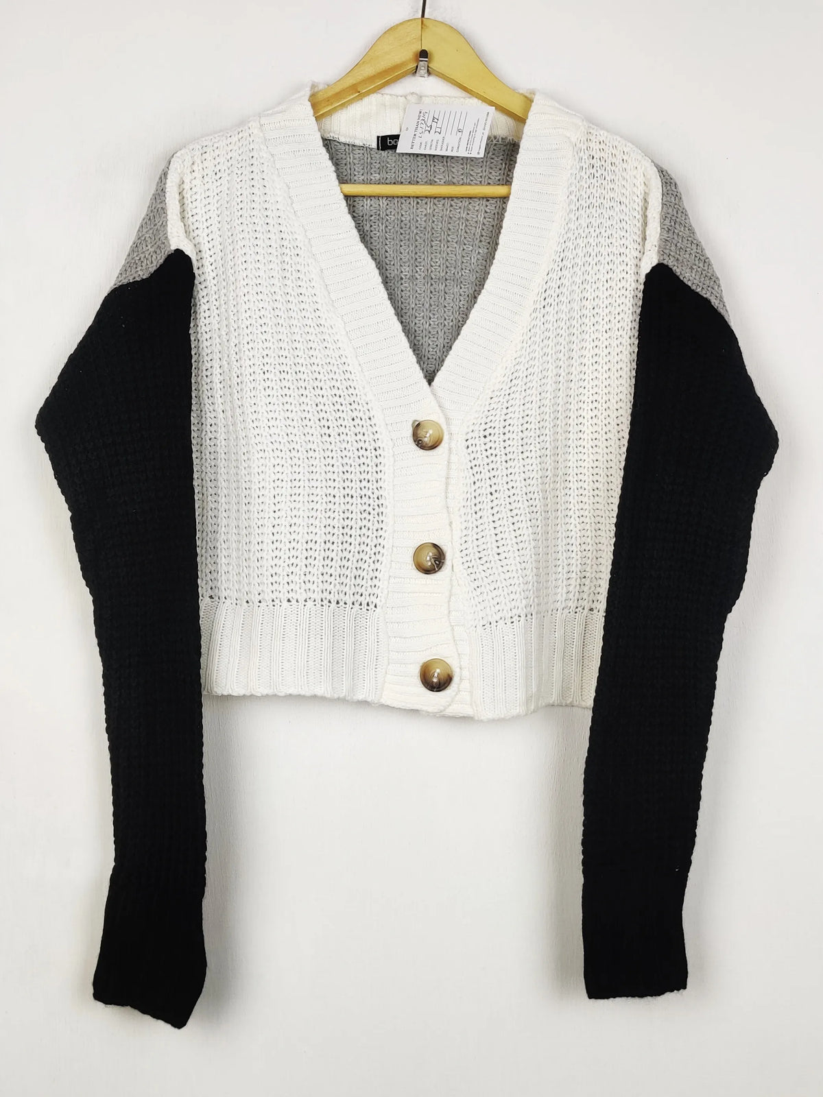Buy online pre-used pre-loved 100% authentic & Original branded Boohoo (LS-17319) available in Pakistan. Top international brands avilable.