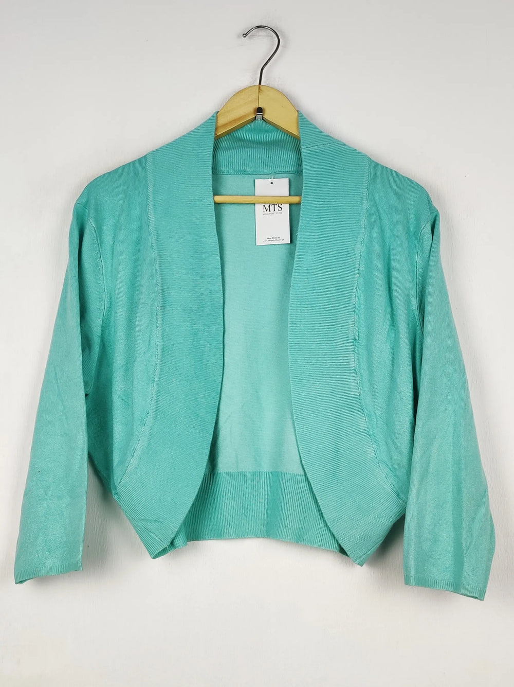 Buy online pre-used pre-loved 100% authentic & Original branded Unknown Brand (LS-17328) available in Pakistan. Top international brands avilable.