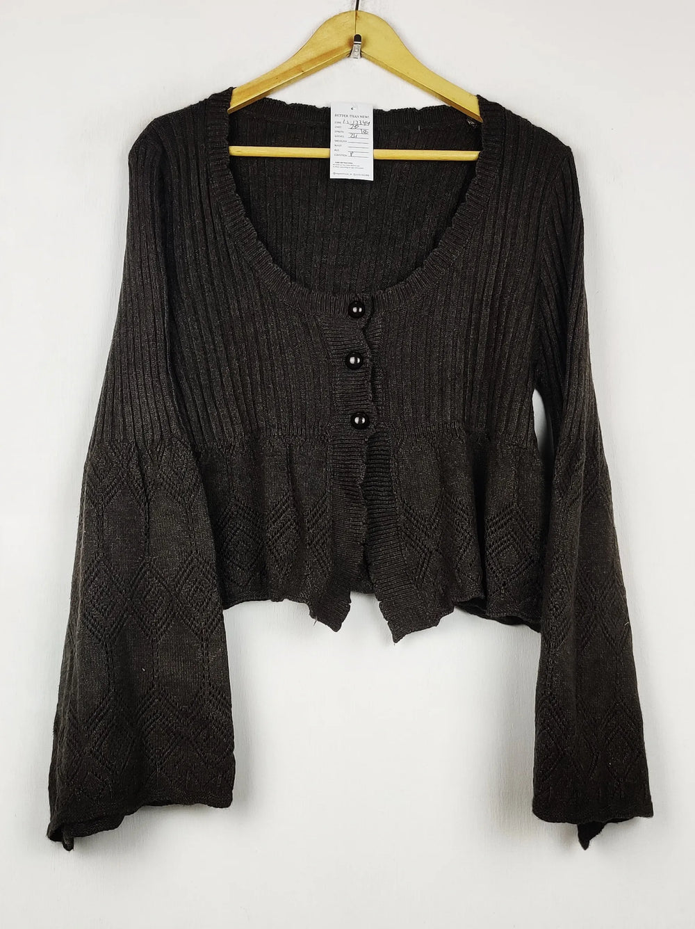 Buy online pre-used pre-loved 100% authentic & Original branded Unknown Brand (LS-17344) available in Pakistan. Top international brands avilable.