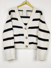 Buy online pre-used pre-loved 100% authentic & Original branded H&M (LS-17350) available in Pakistan. Top international brands avilable.