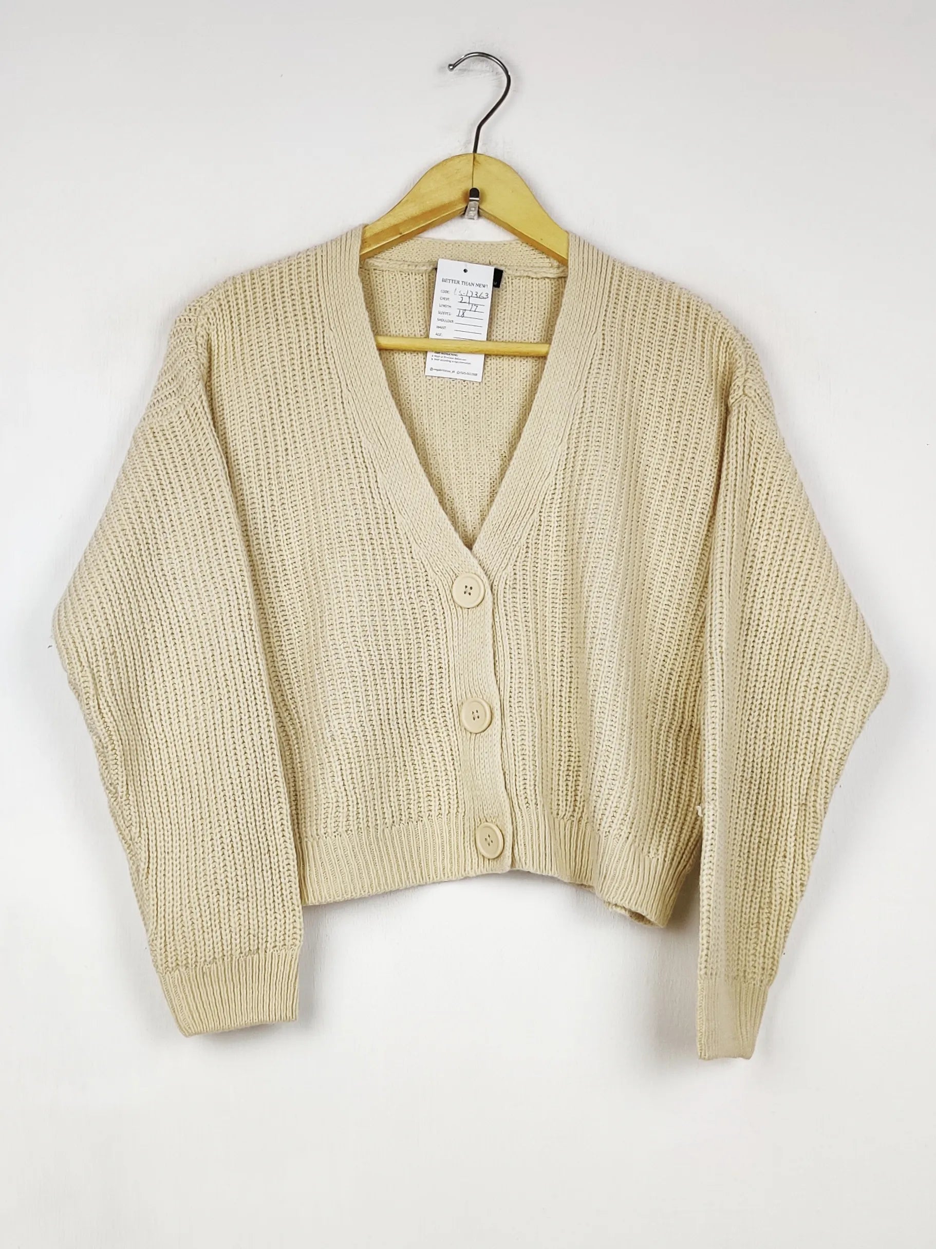 Buy online pre-used pre-loved 100% authentic & Original branded Lcw Casual (LS-17363) available in Pakistan. Top international brands avilable.
