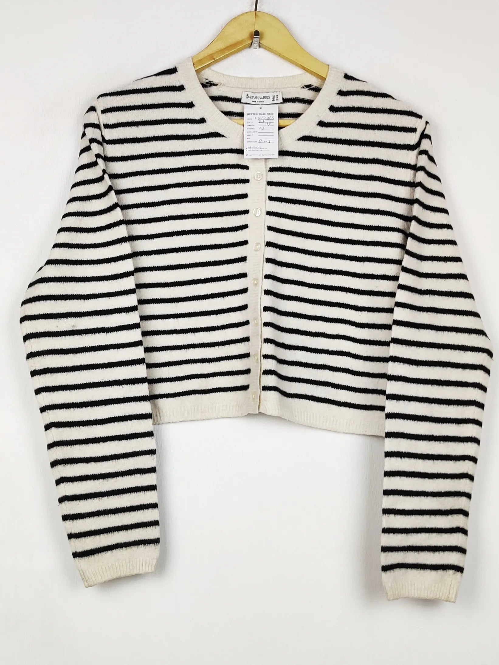 Buy online pre-used pre-loved 100% authentic & Original branded Stradivarius (LS-17369) available in Pakistan. Top international brands avilable.