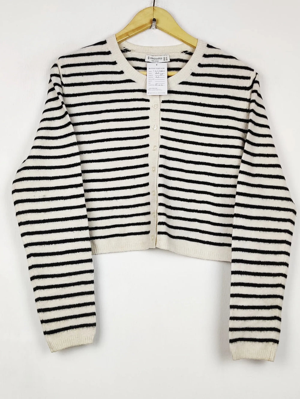 Buy online pre-used pre-loved 100% authentic & Original branded Stradivarius (LS-17369) available in Pakistan. Top international brands avilable.