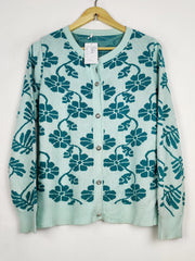 Buy online pre-used pre-loved 100% authentic & Original branded Unknown Brand (LS-17390) available in Pakistan. Top international brands avilable.