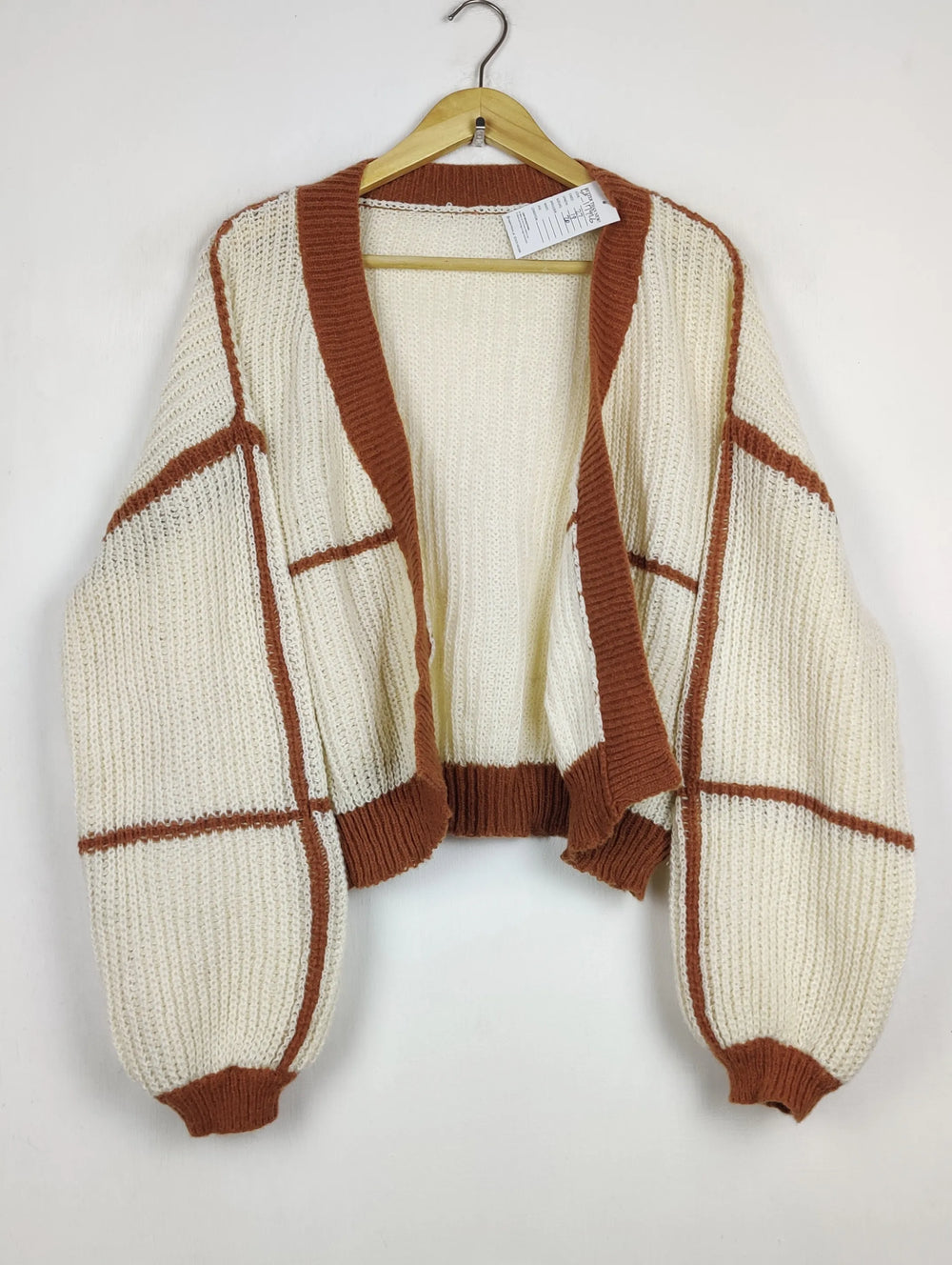 Buy online pre-used pre-loved 100% authentic & Original branded Unknown Brand (LS-17426) available in Pakistan. Top international brands avilable.