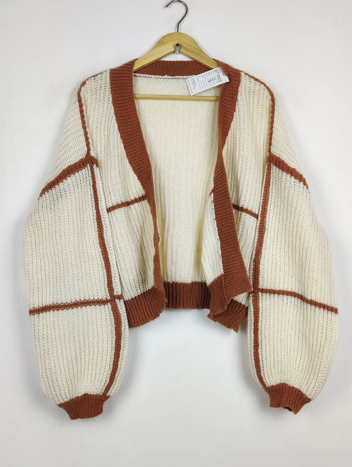 Buy online pre-used pre-loved 100% authentic & Original branded Unknown Brand (LS-17426) available in Pakistan. Top international brands avilable.