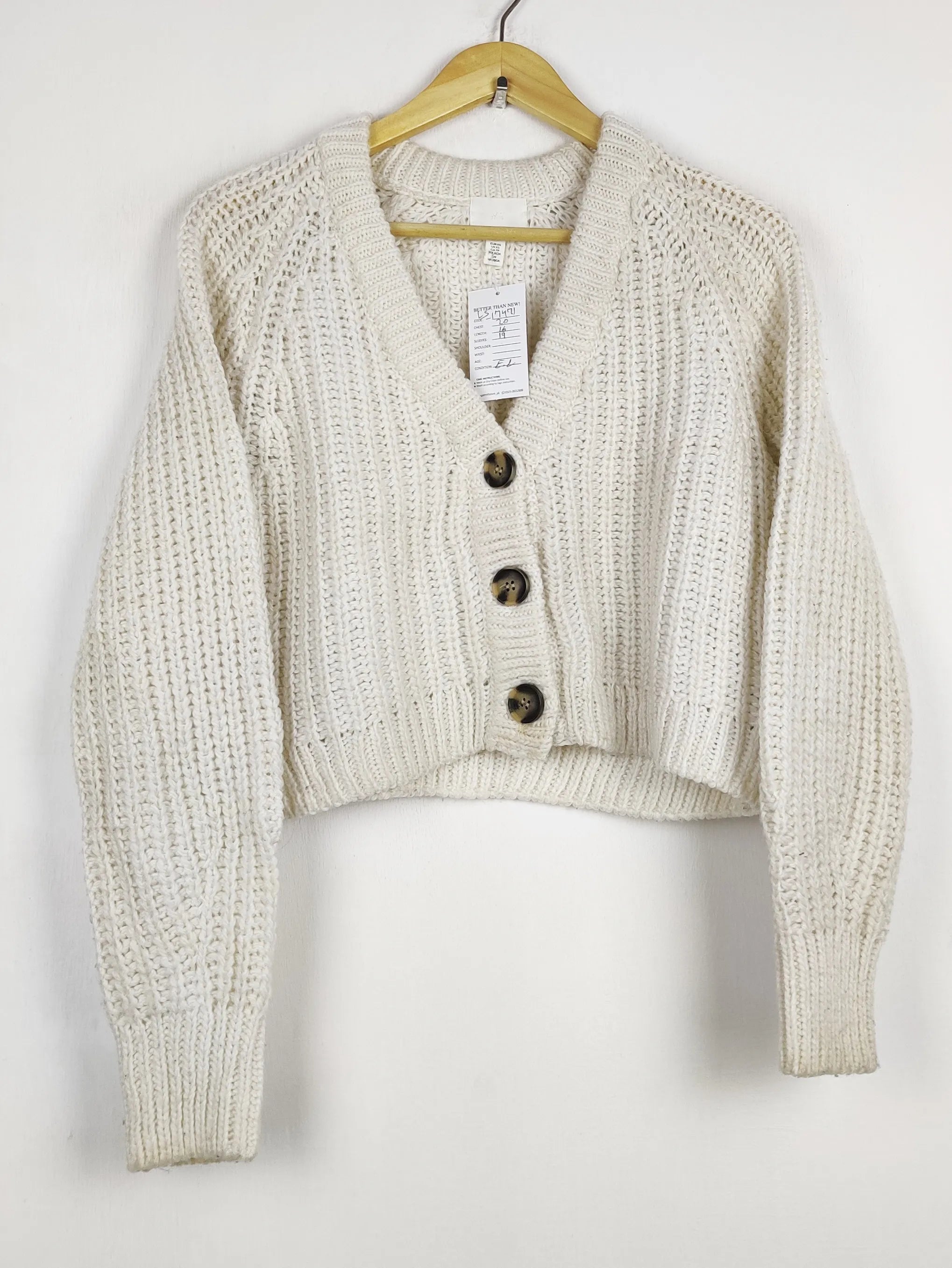 Buy online pre-used pre-loved 100% authentic & Original branded H&M (LS-17471) available in Pakistan. Top international brands avilable.