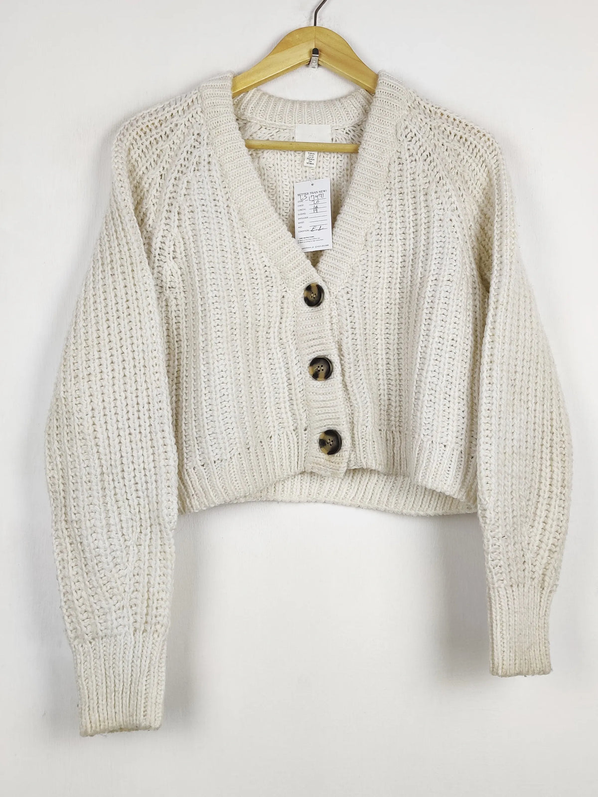 Buy online pre-used pre-loved 100% authentic & Original branded H&M (LS-17471) available in Pakistan. Top international brands avilable.