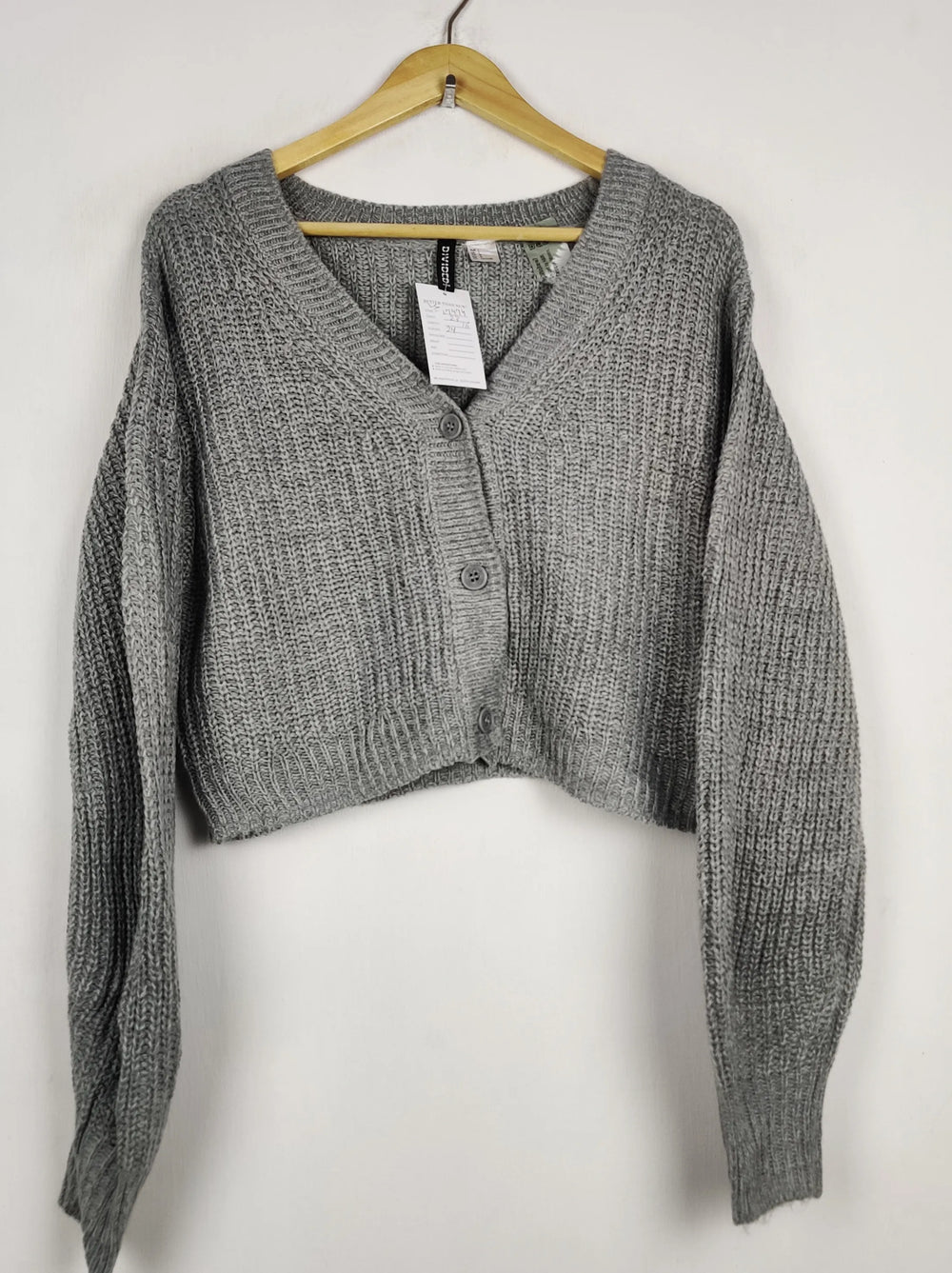 Buy online pre-used pre-loved 100% authentic & Original branded H&M (LS-17474) available in Pakistan. Top international brands avilable.