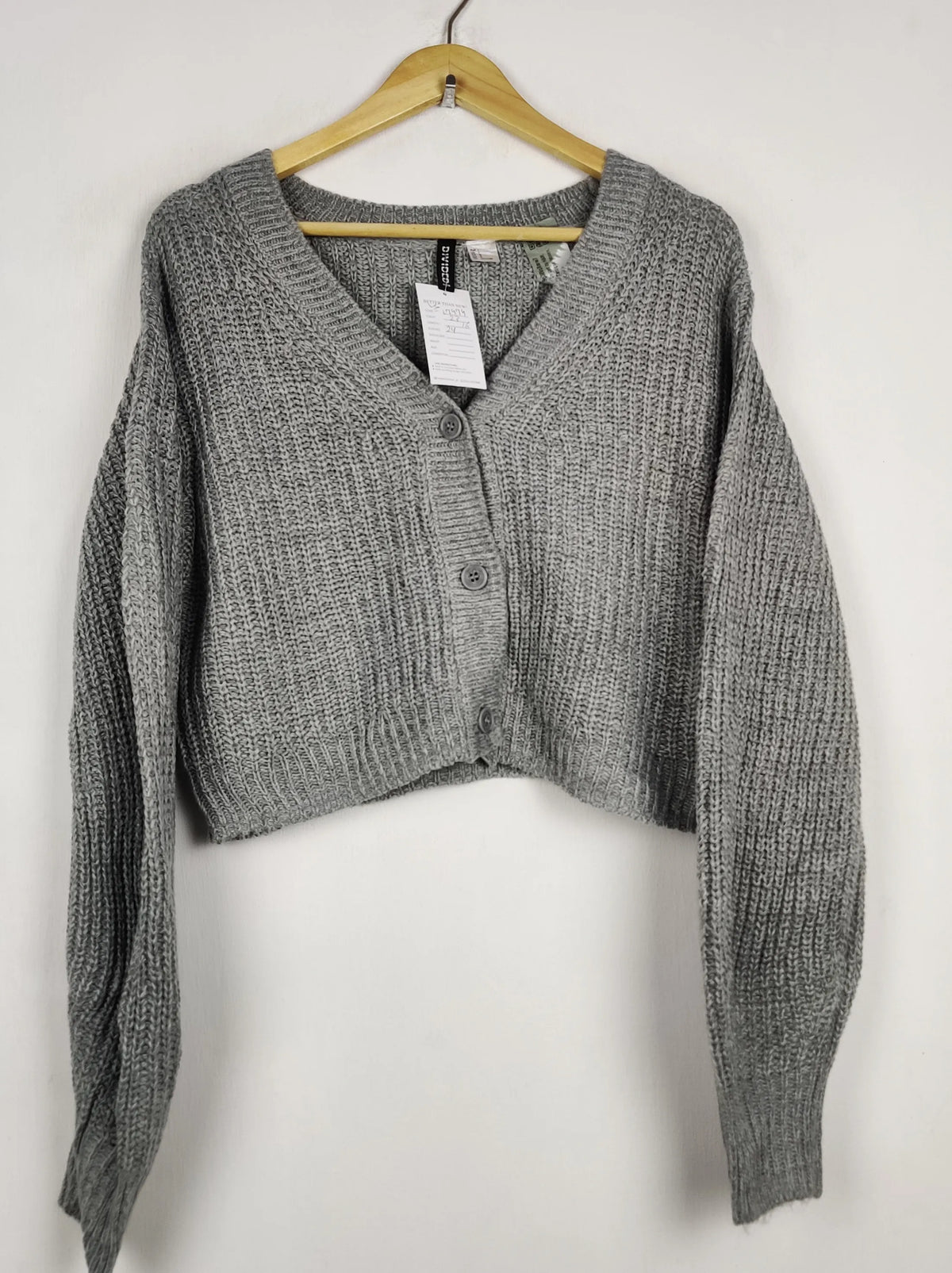 Buy online pre-used pre-loved 100% authentic & Original branded H&M (LS-17474) available in Pakistan. Top international brands avilable.