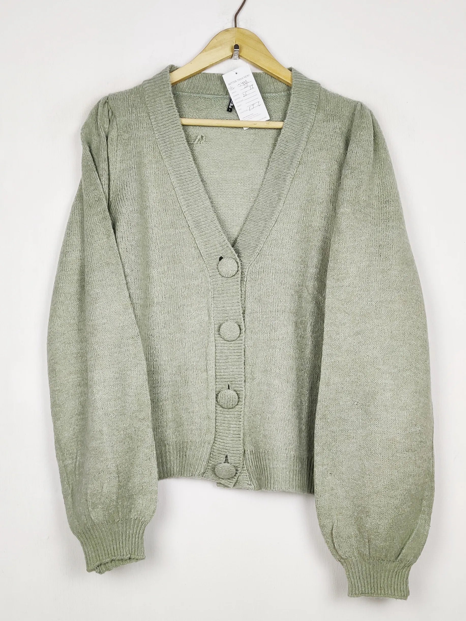 Buy online pre-used pre-loved 100% authentic & Original branded Pieces (LS-17498) available in Pakistan. Top international brands avilable.