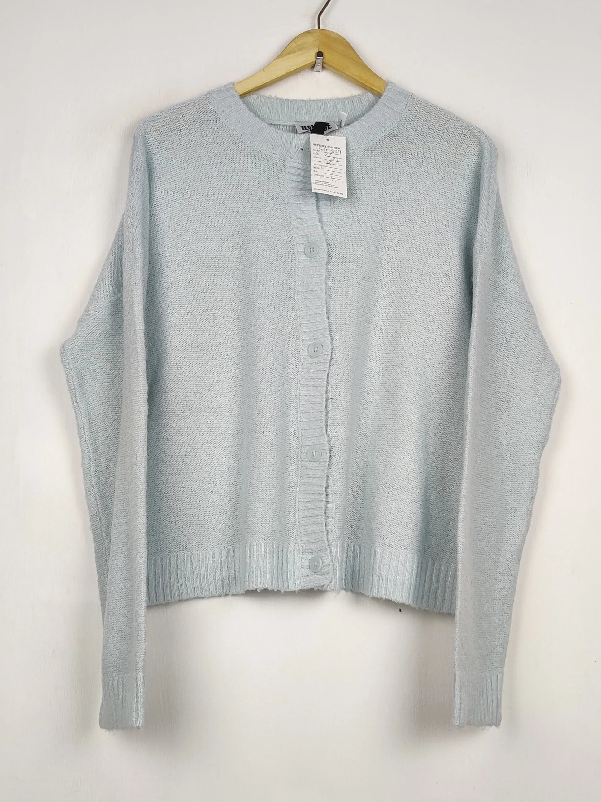 Buy online pre-used pre-loved 100% authentic & Original branded Vintage (LS-17529) available in Pakistan. Top international brands avilable.