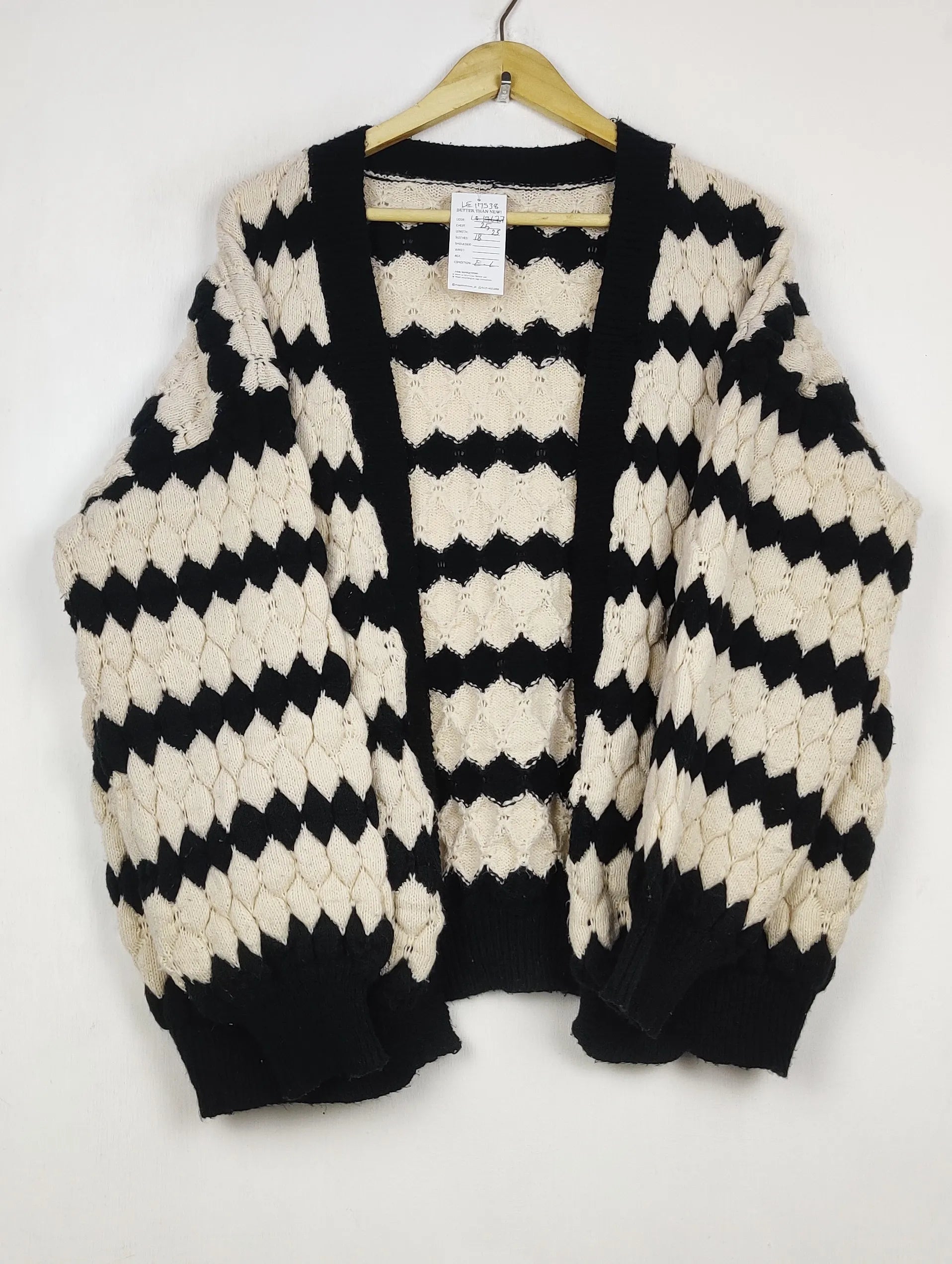 Buy online pre-used pre-loved 100% authentic & Original branded Unknown Brand (LS-17538) available in Pakistan. Top international brands avilable.