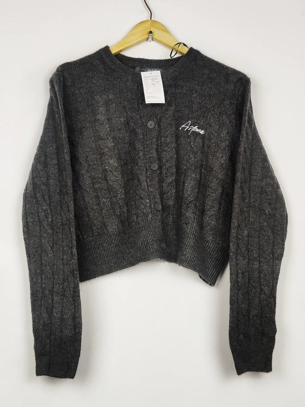 Buy online pre-used pre-loved 100% authentic & Original branded Primark (LS-17571) available in Pakistan. Top international brands avilable.