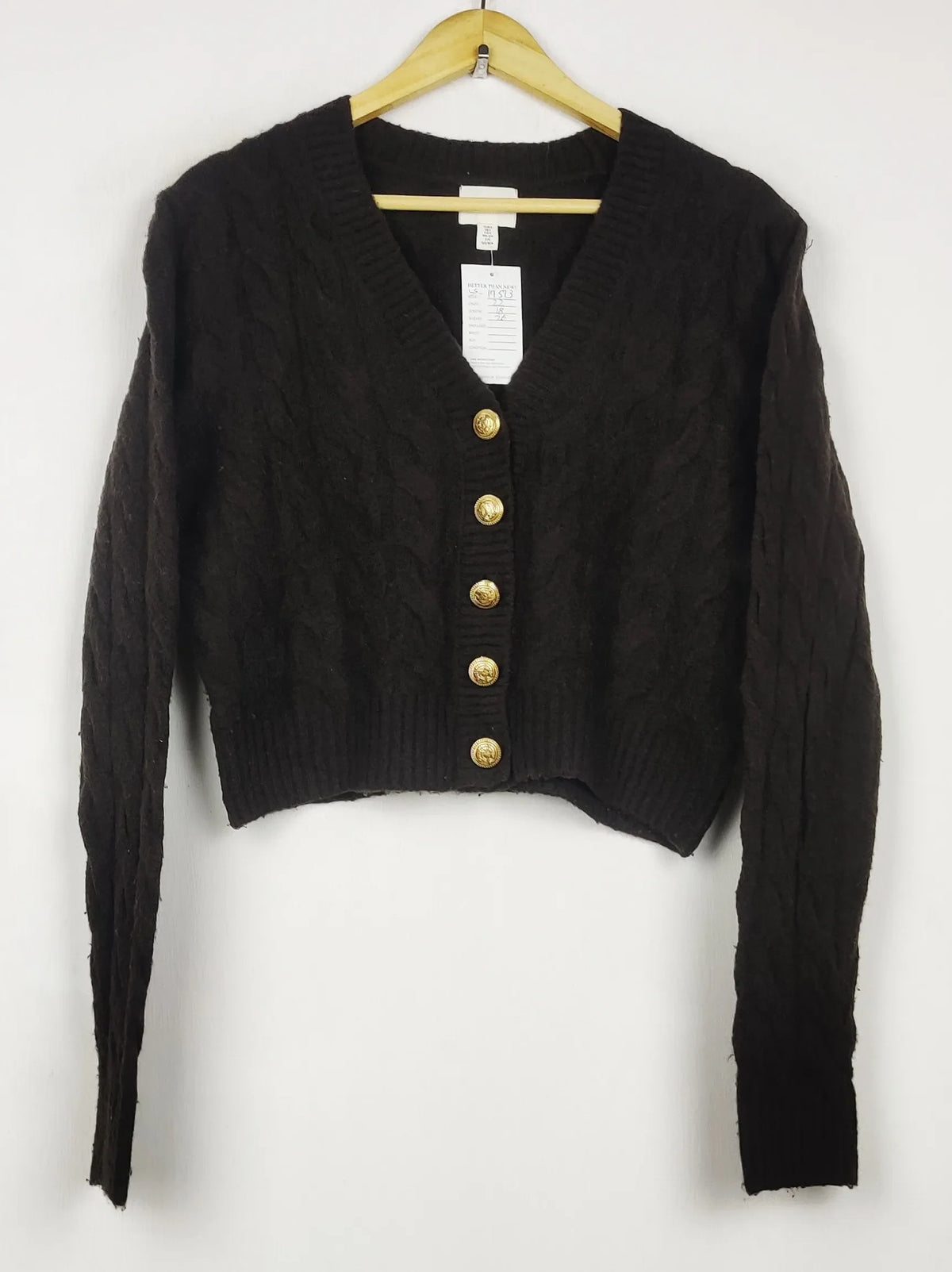 Buy online pre-used pre-loved 100% authentic & Original branded H&M (LS-17573) available in Pakistan. Top international brands avilable.