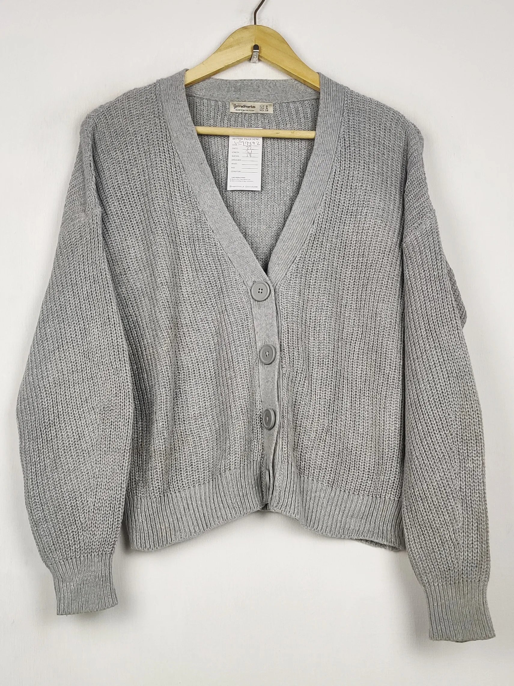 Buy online pre-used pre-loved 100% authentic & Original branded Stradivarius (LS-17592) available in Pakistan. Top international brands avilable.