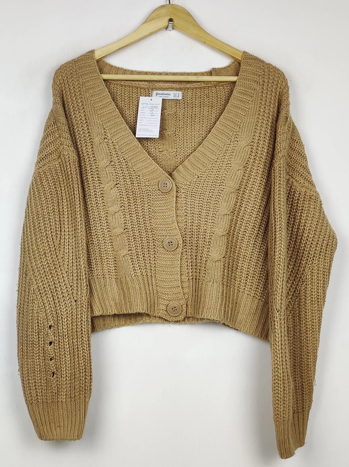 Buy online pre-used pre-loved 100% authentic & Original branded Stradivarius (LS-17595) available in Pakistan. Top international brands avilable.