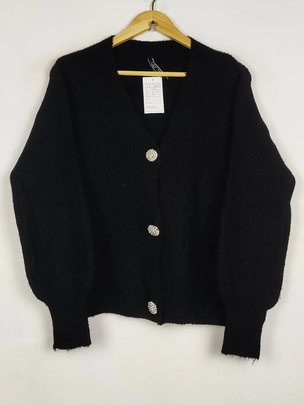 Buy online pre-used pre-loved 100% authentic & Original branded Tu (LS-17609) available in Pakistan. Top international brands avilable.
