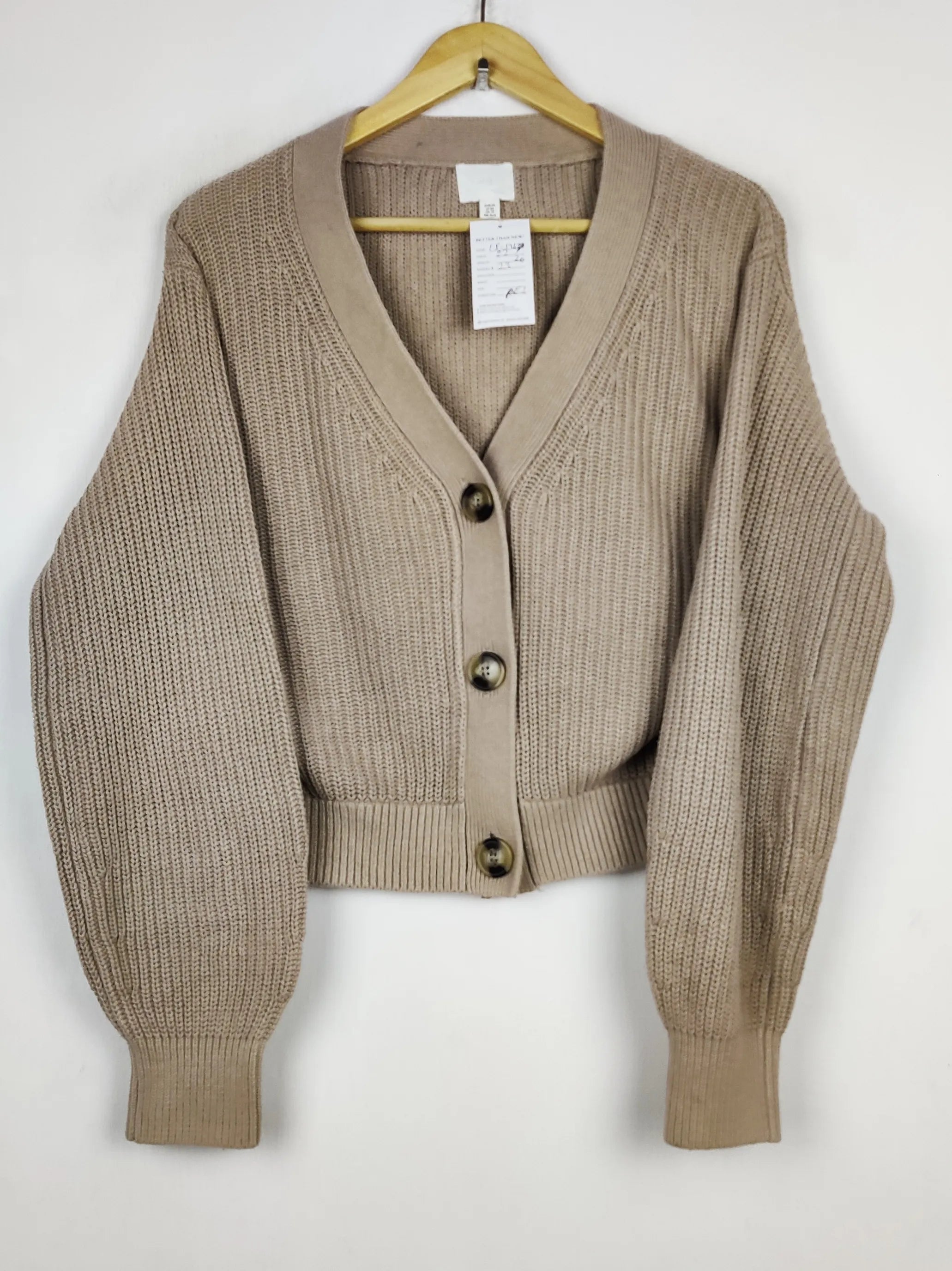 Buy online pre-used pre-loved 100% authentic & Original branded H&M (LS-17630) available in Pakistan. Top international brands avilable.