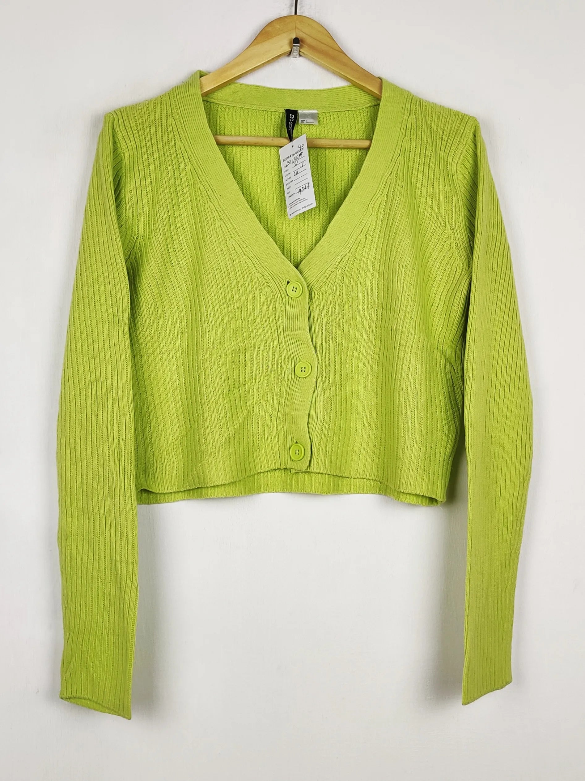 Buy online pre-used pre-loved 100% authentic & Original branded H&M (LS-17640) available in Pakistan. Top international brands avilable.