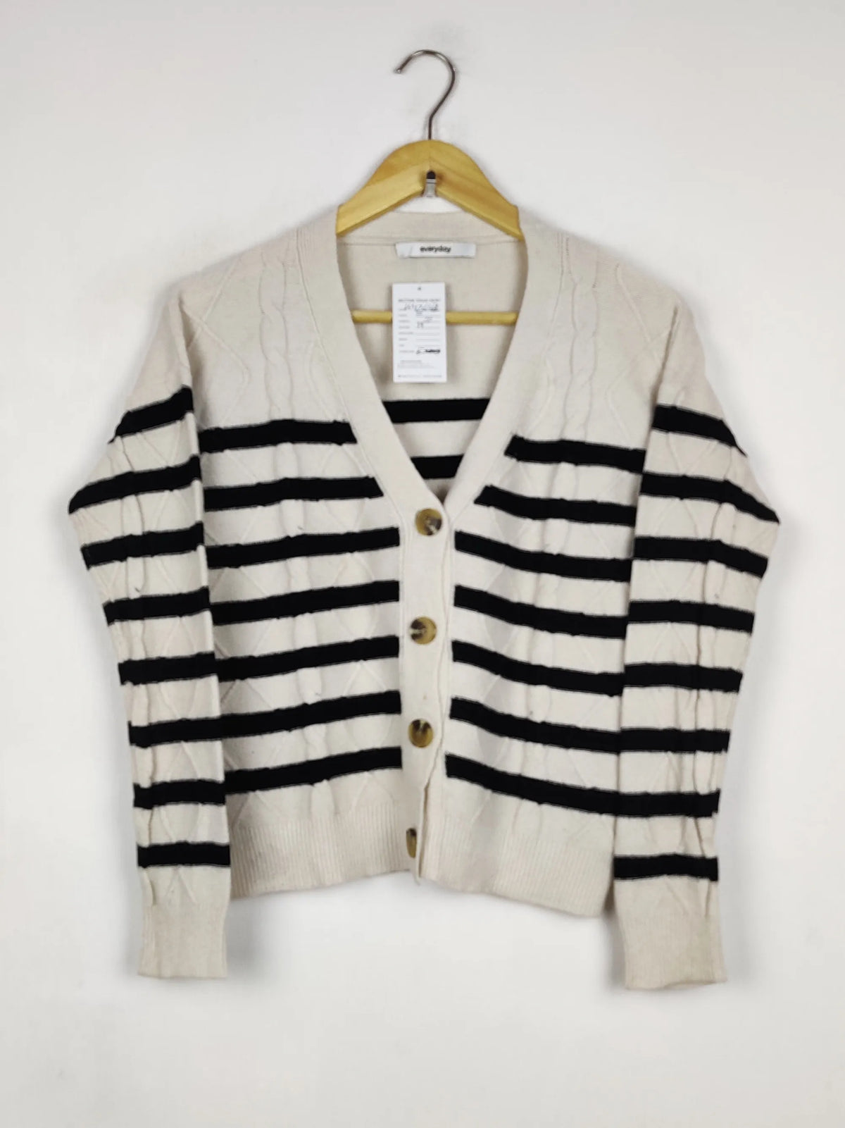 Buy online pre-used pre-loved 100% authentic & Original branded Everyday (LS-17642) available in Pakistan. Top international brands avilable.