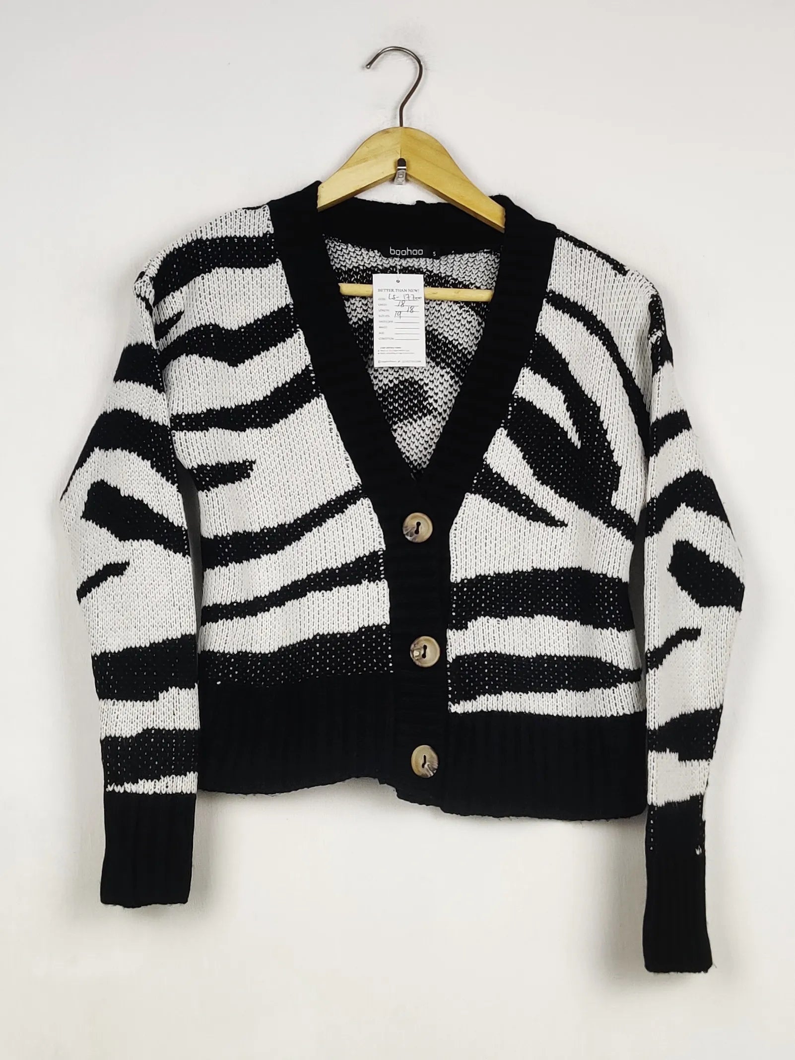 Buy online pre-used pre-loved 100% authentic & Original branded Boohoo (LS-17700) available in Pakistan. Top international brands avilable.