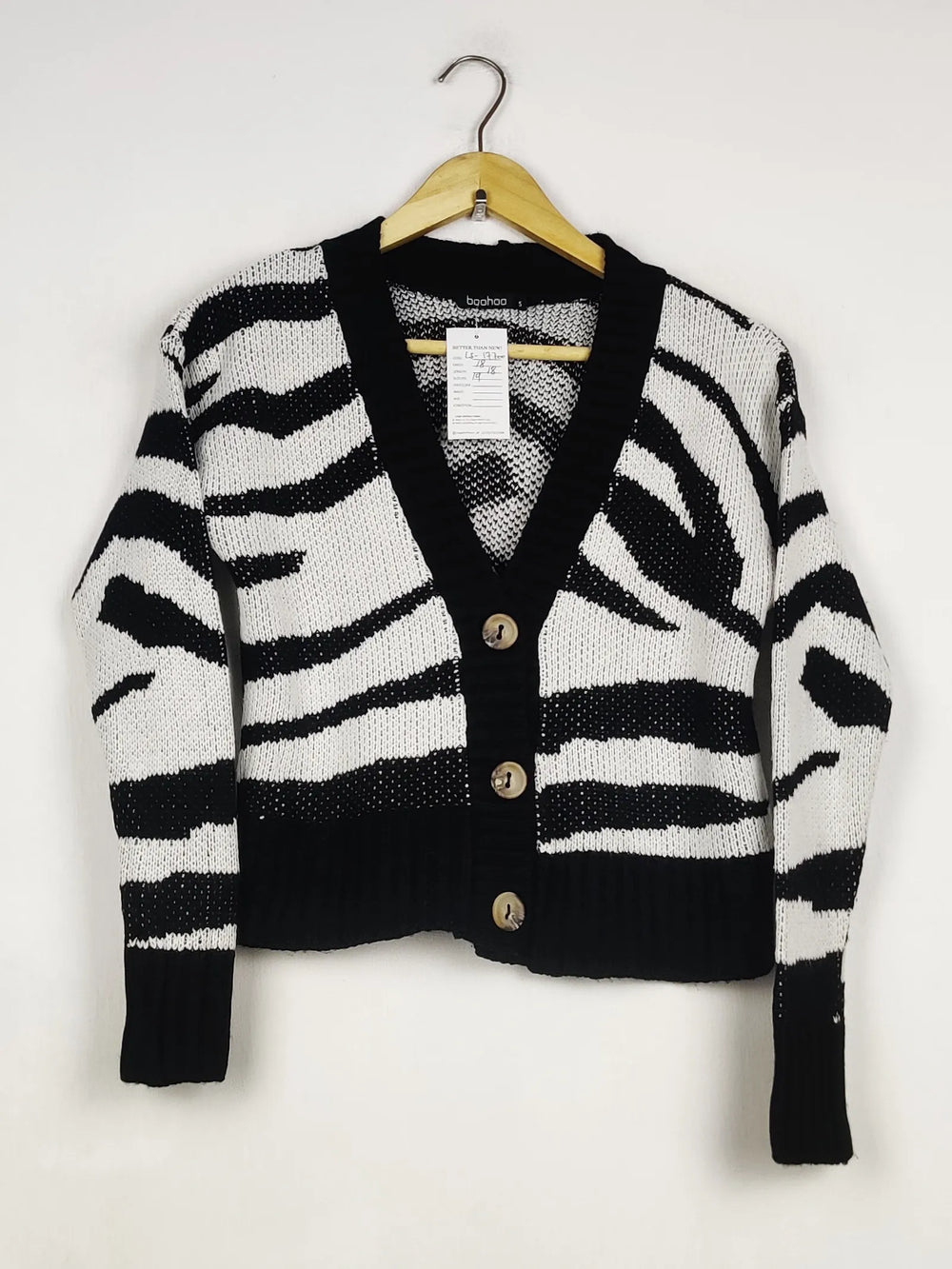 Buy online pre-used pre-loved 100% authentic & Original branded Boohoo (LS-17700) available in Pakistan. Top international brands avilable.