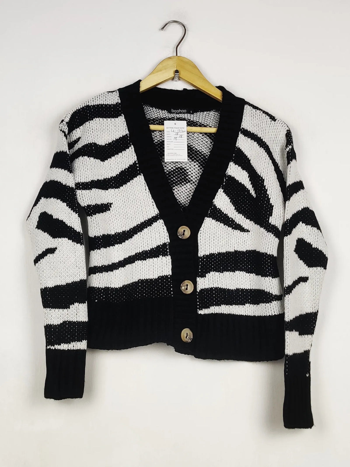 Buy online pre-used pre-loved 100% authentic & Original branded Boohoo (LS-17700) available in Pakistan. Top international brands avilable.