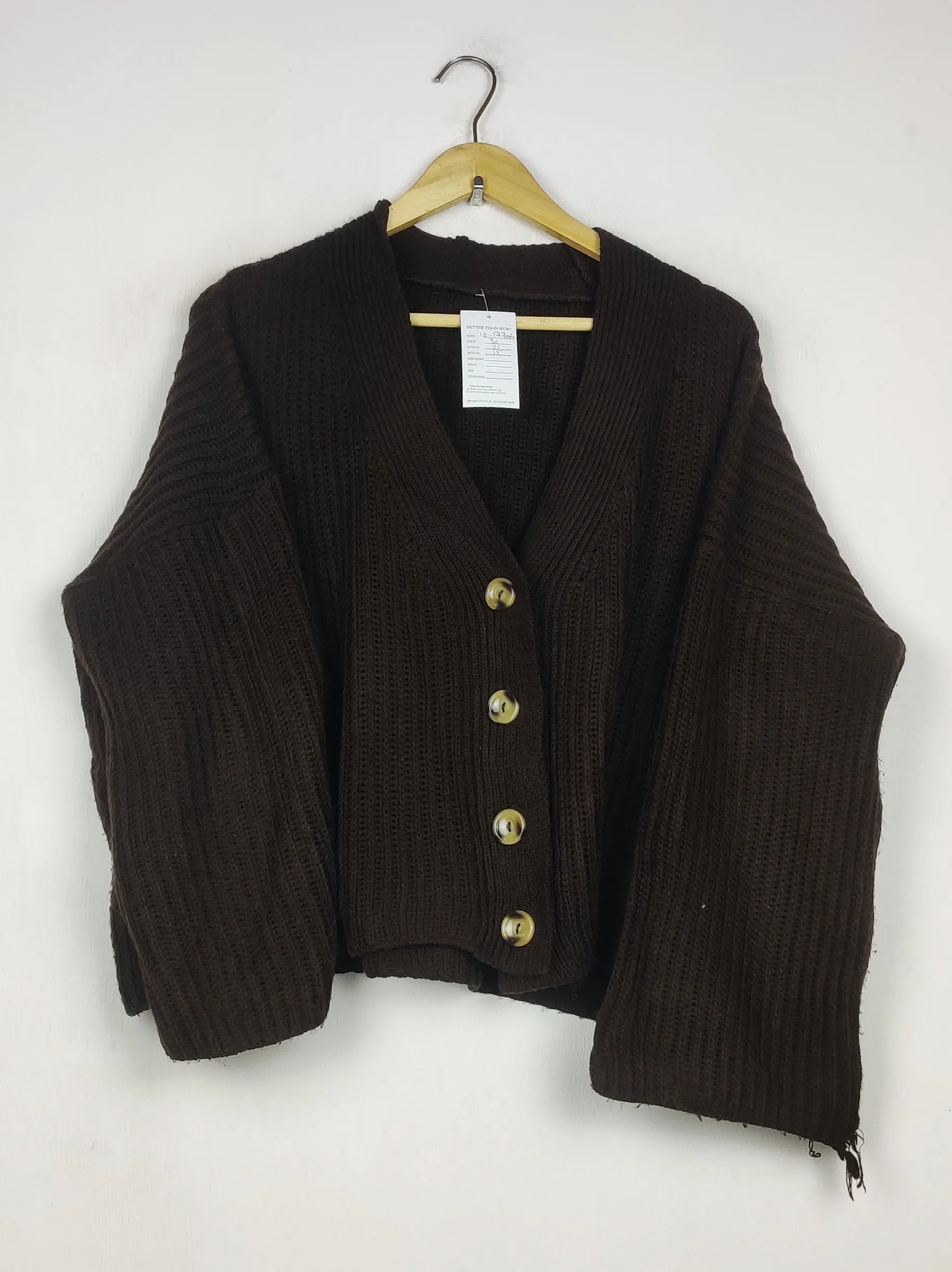 Buy online pre-used pre-loved 100% authentic & Original branded Unknown Brand (LS-17706) available in Pakistan. Top international brands avilable.