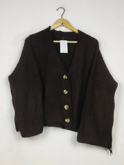 Buy online pre-used pre-loved 100% authentic & Original branded Unknown Brand (LS-17706) available in Pakistan. Top international brands avilable.