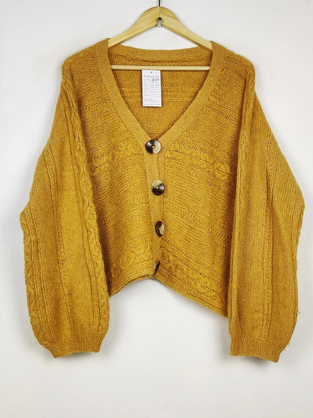 Buy online pre-used pre-loved 100% authentic & Original branded Unknown Brand (LS-17709) available in Pakistan. Top international brands avilable.