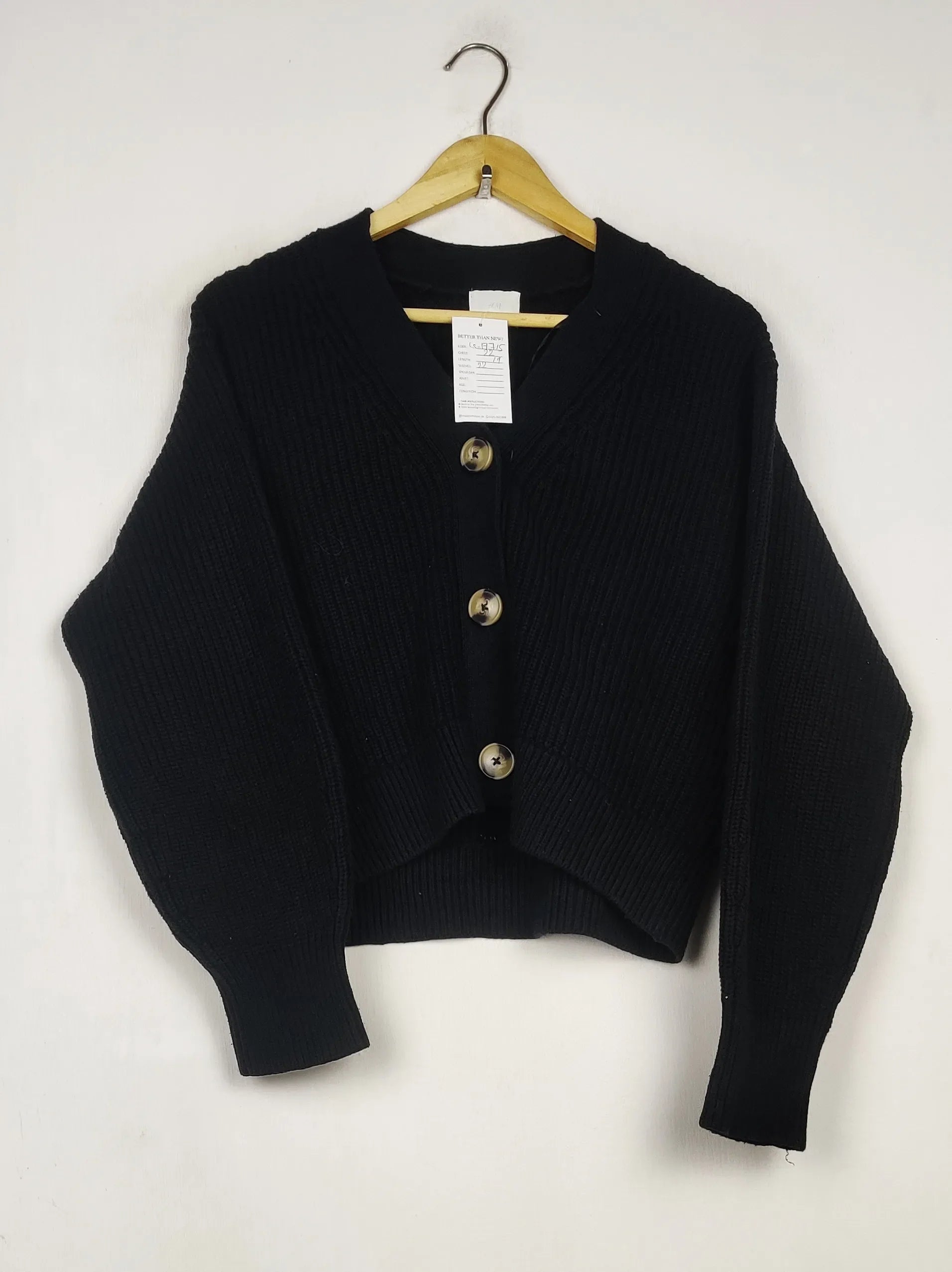 Buy online pre-used pre-loved 100% authentic & Original branded H&M (LS-17715) available in Pakistan. Top international brands avilable.